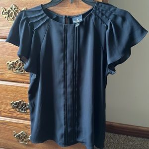 Black short sleeve blouse for professional and daily attire